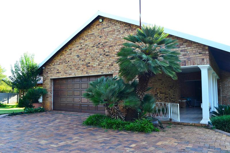 To Let 4 Bedroom Property for Rent in Vyfhoek A H North West